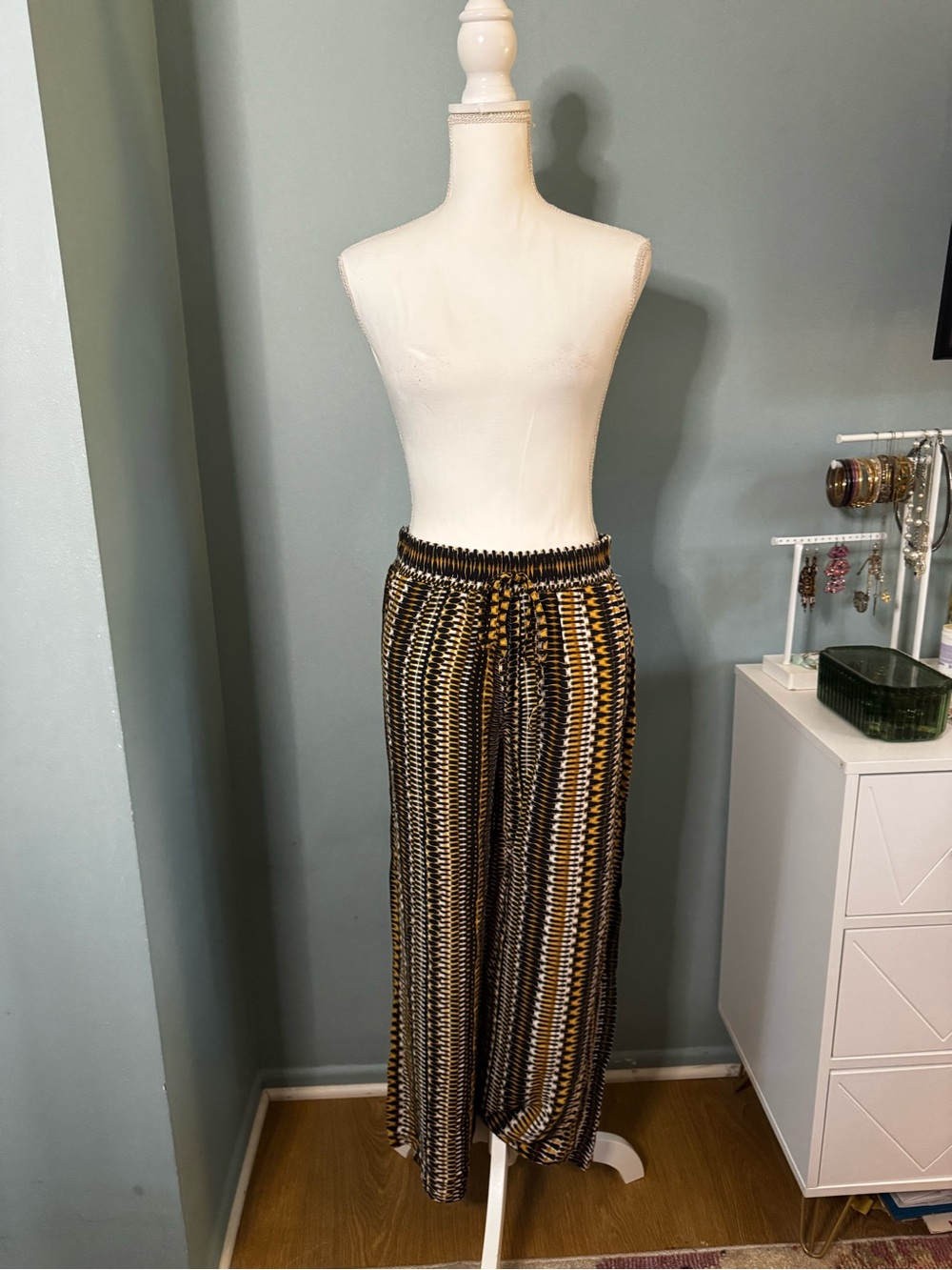 Striped Izat Print Small Wide-Leg Drawstring Pants in Black Stripe Small